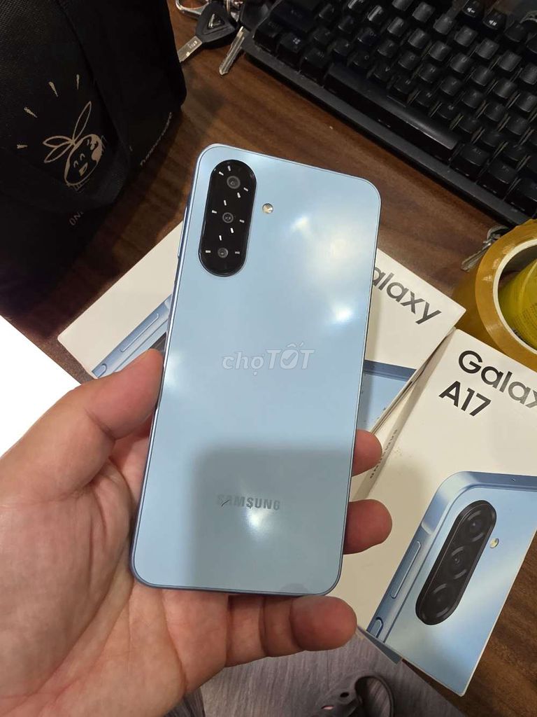 Samsung Galaxy A17 Xanh Chưa sử dụng. Mua bán Điện thoại tại Quận Thanh Xuân Hà Nội được đăng bởi Hoàng hình 1
