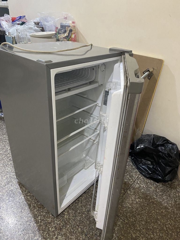 Dư 1 tủ lạnh Electrolux