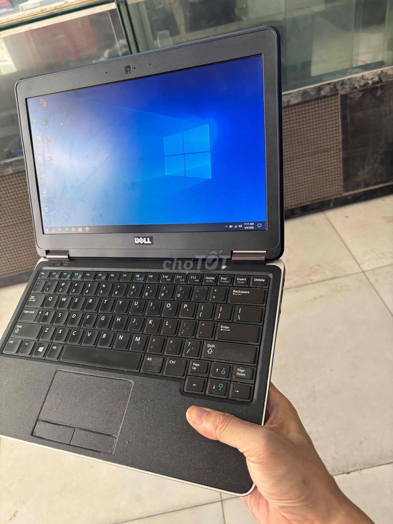 Dell Latitude E7240 thanh lý giá rẻ học tập vp oke. Mua bán Laptop tại Quận Hà Đông Hà Nội được đăng bởi Shop laptop công nghệ máy tính Chiến thắng hình 1
