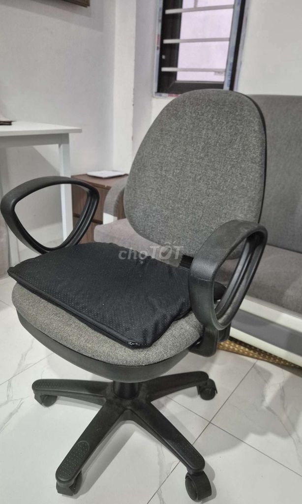 Ghế xoay Hòa Phát Nỉ Xám. Mua bán Đồ dùng văn phòng tại Quận Đống Đa Hà Nội được đăng bởi Nguyễn Trang Nhung hình 1