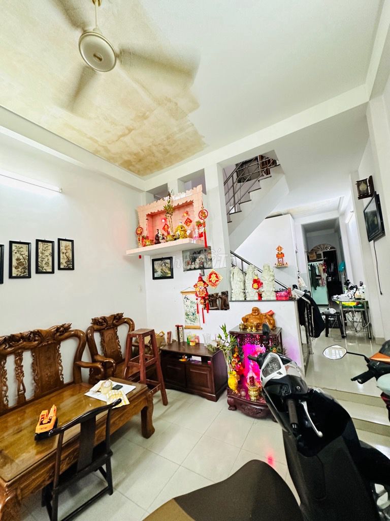 Nhà 3 tầng, 184m2, hẻm xe hơi, nhà nở hậu