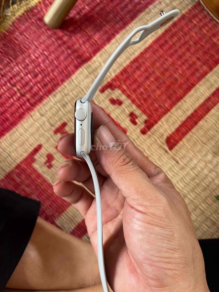 Apple Watch SE 2 Trắng. Mua bán Thiết bị đeo thông minh tại Huyện Lương Tài Bắc Ninh được đăng bởi Lê Quang hình 1