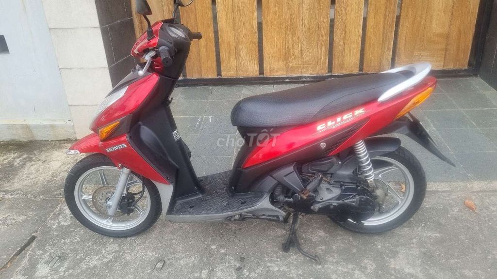 Honda Click màu Đỏ. Mua bán Xe máy tại Quận Hải Châu Đà Nẵng được đăng bởi Dức long hình 5