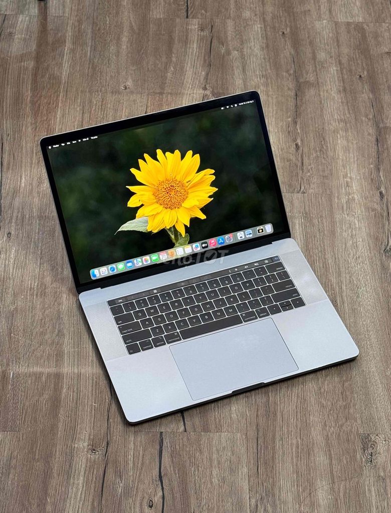 Macbook Pro 2019 i7 15' 16GB/256GB sạch keng. Mua bán Laptop tại Quận 10 Tp Hồ Chí Minh được đăng bởi APPLE 2HAND hình 1