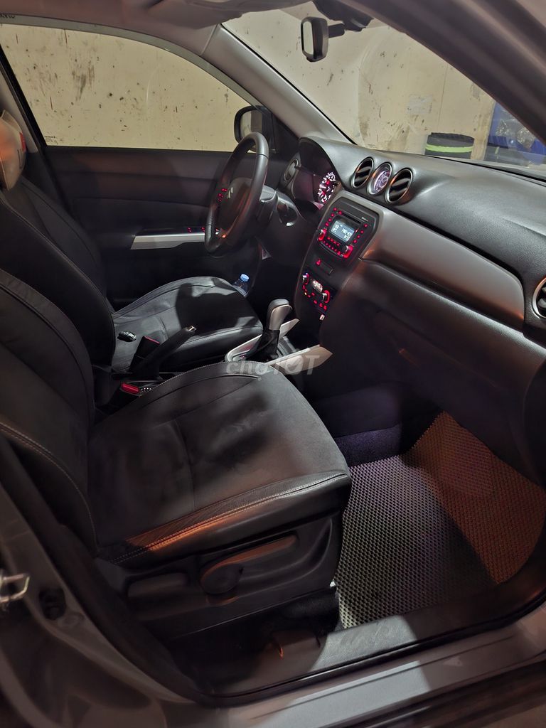 Suzuki Vitara 2016 Xám 38000 km. Mua bán Ô tô tại Quận Cầu Giấy Hà Nội được đăng bởi Ngọc Long hình 4