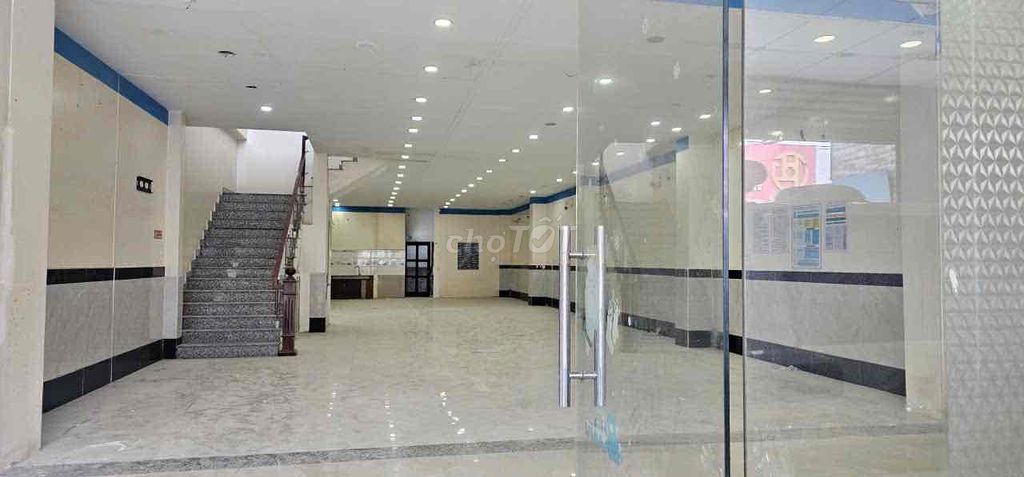Аренда · 3 комн. · 240 м² · Quận 12, ул. Đường Nguyễn Ảnh Thủ