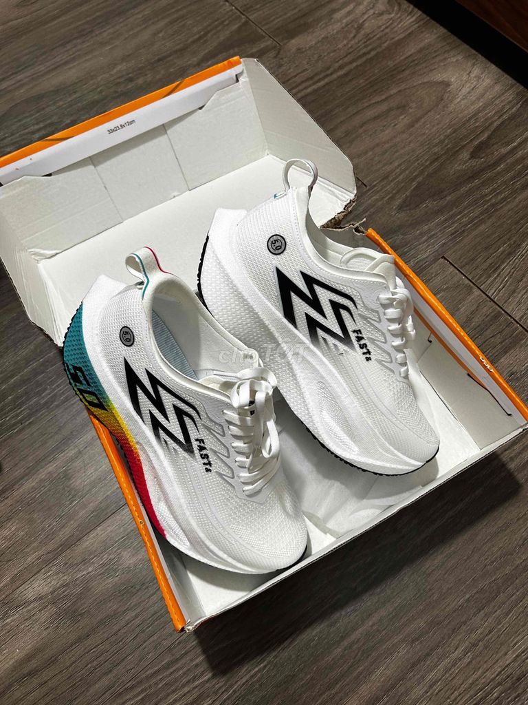 Giày thể thao nam Carbon Trắng size 42. Mua bán Giày dép tại Thành phố Nam Định Nam Định được đăng bởi Bá Quyết hình 1