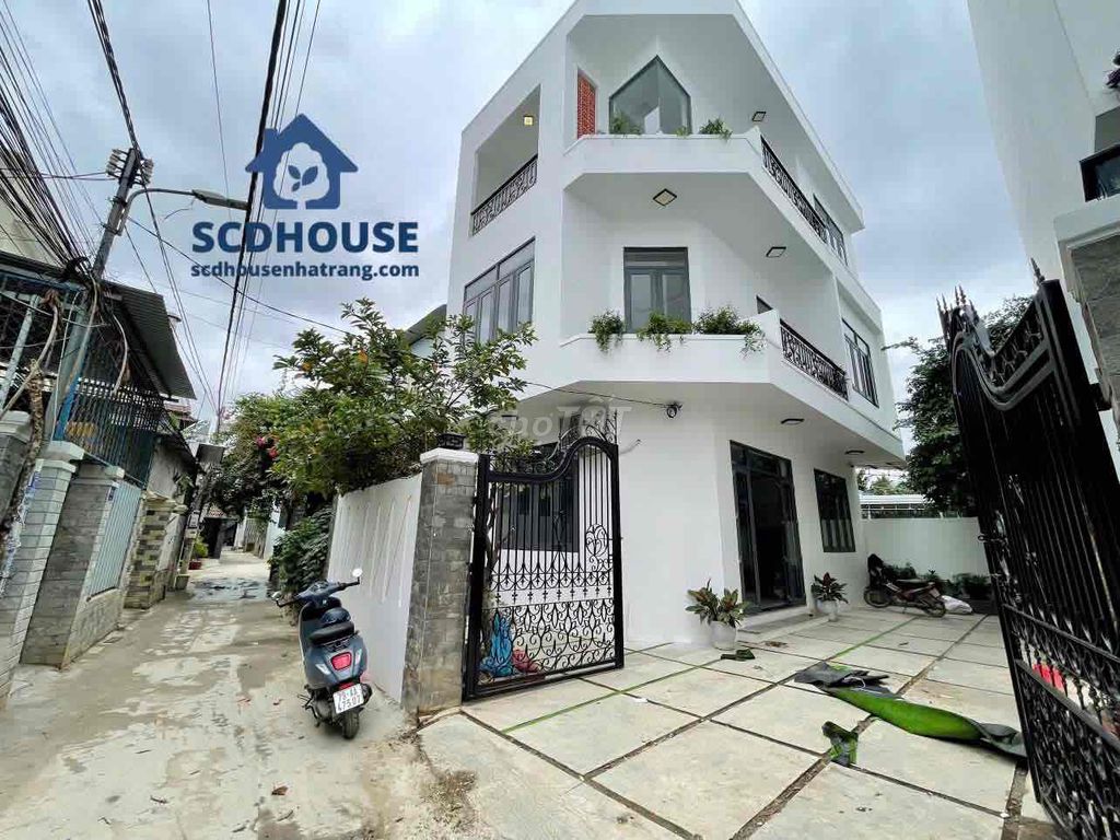 Аренда · 3 комн. · 119 м² · Thành phố Nha Trang, ул. cầu dứa phú nông