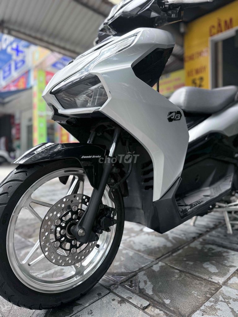 Honda Air Blade 2020, серебристый Porsche