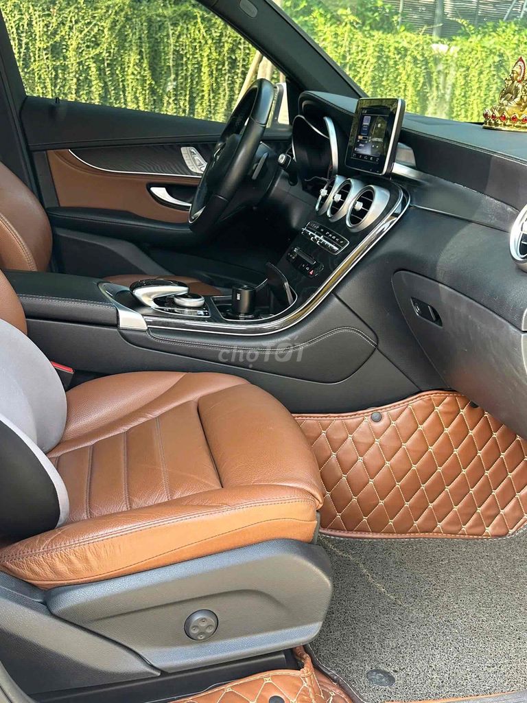Mercedes-Benz GLC300 4Matic 2018 Model 2019. Mua bán Ô tô tại Quận Cầu Giấy Hà Nội được đăng bởi Cao Quý hình 9
