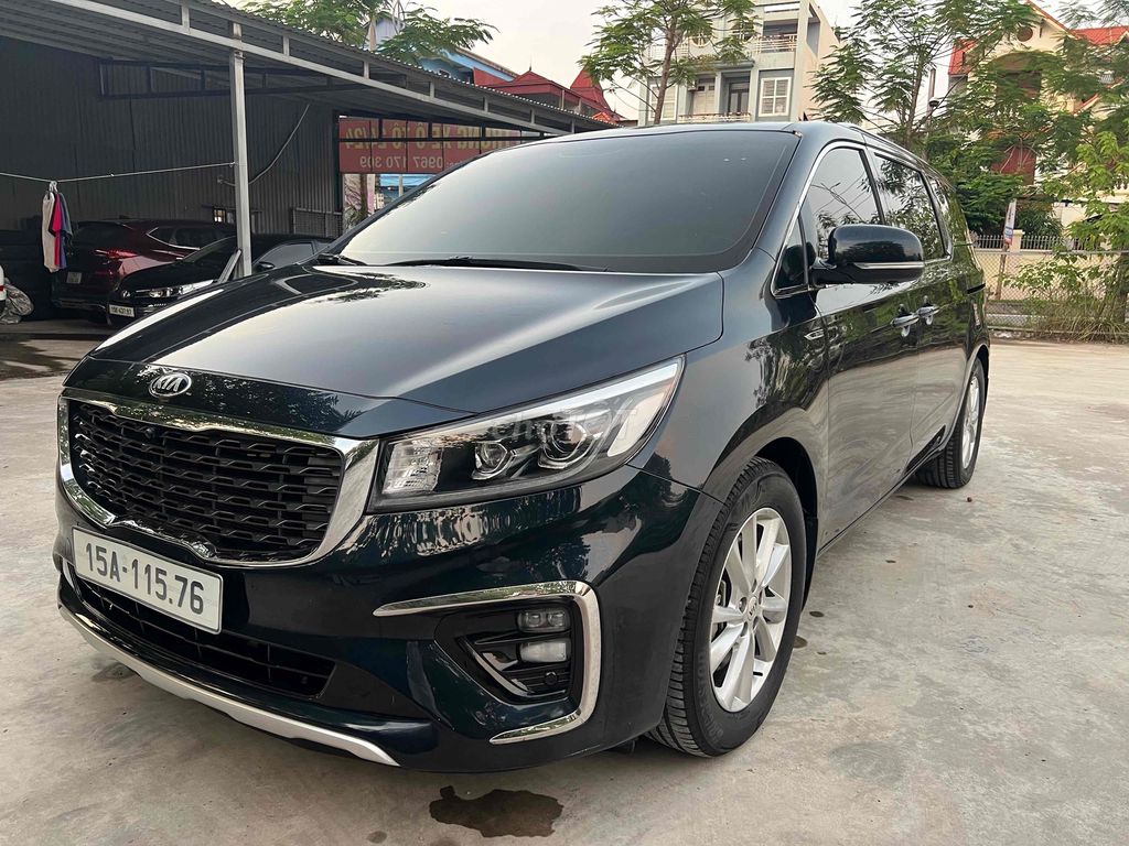 Kia Sedona Full бензин 2019 80000 км чёрный