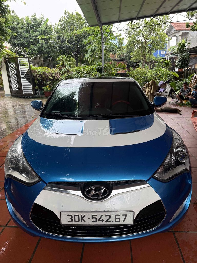 Hyundai Veloster 1.6L синий, белый