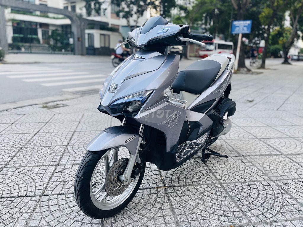 HONDA AIR BLADE125FI 3D XÁM BẠC XE 1 CHỦ ĐI TỪ ĐẦU. Mua bán Xe máy tại Quận Nam Từ Liêm Hà Nội được đăng bởi TÙNG LÂM hình 2
