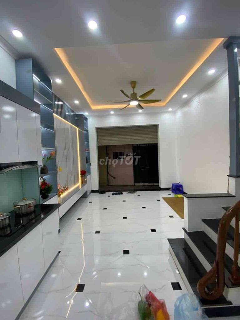 CHO THUÊ NHÀ NGUYÊN CĂN NGÕ TRẠI CÁ. 5 TẦNG X30M2. 3 NGỦ. FULL ĐỒ ĐẸP