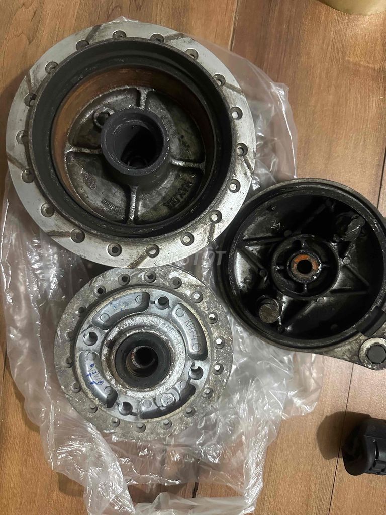 Mâm xe RS TRC SAU Kim loại Bạc. Mua bán Phụ tùng xe tại Quận Tân Bình Tp Hồ Chí Minh được đăng bởi Hữu Trần hình 1