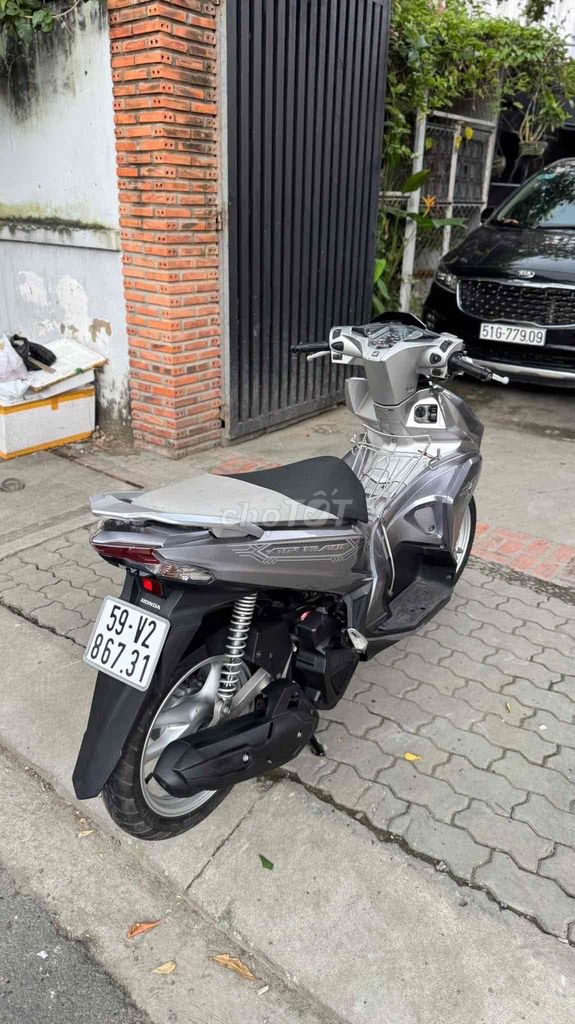 Honda Air Blade 2018 Smartkey Bạc 19000 km. Mua bán Xe máy tại Quận Bình Thạnh Tp Hồ Chí Minh được đăng bởi Quyphan hình 2