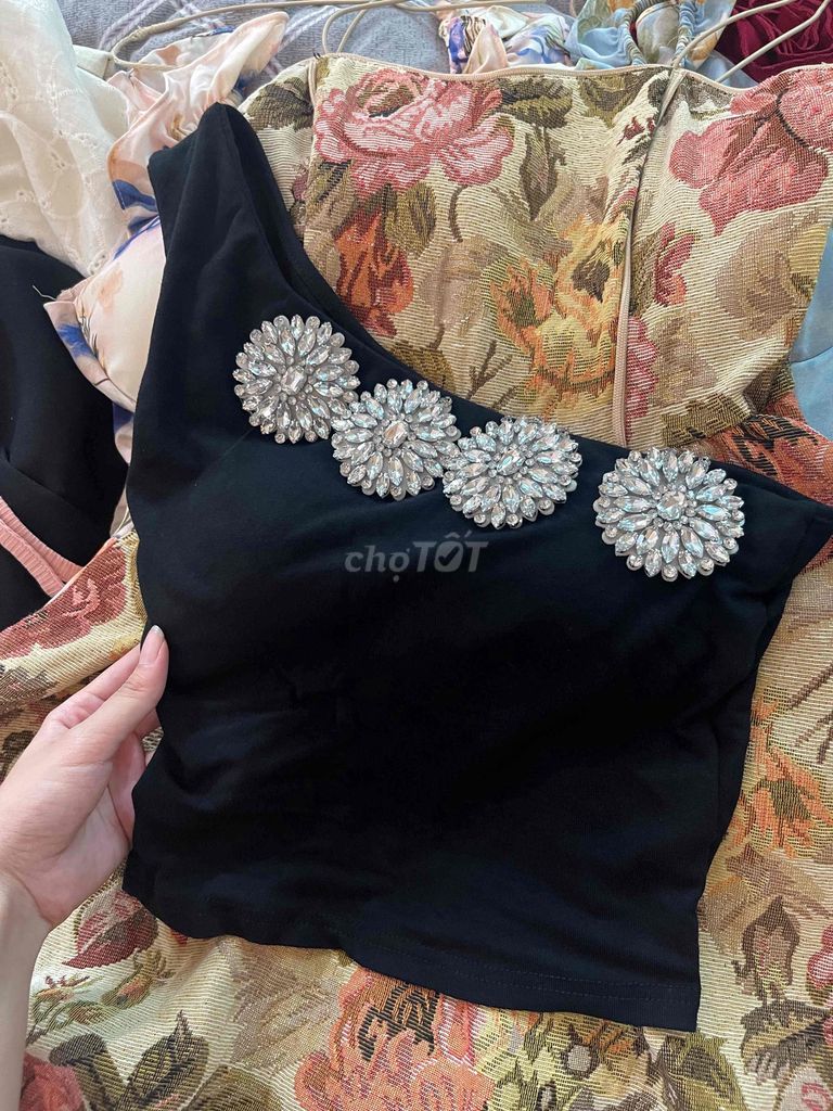 Áo croptop nữ vải thun đen. Mua bán Quần áo tại Huyện Thanh Trì Hà Nội được đăng bởi agnes091 hình 1