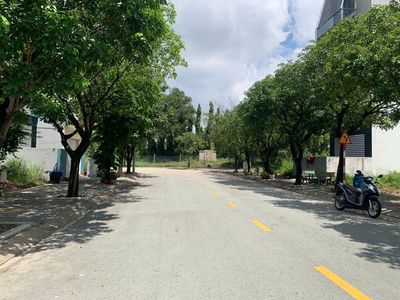 Bán nhanh lô đất The Seasons ngay Lotte giá 4.3 tỷ, DT 5x20m. Sổ sẵn. Mua bán đất tại Thành phố Thuận An Bình Dương được đăng bởi MINH TRÍ