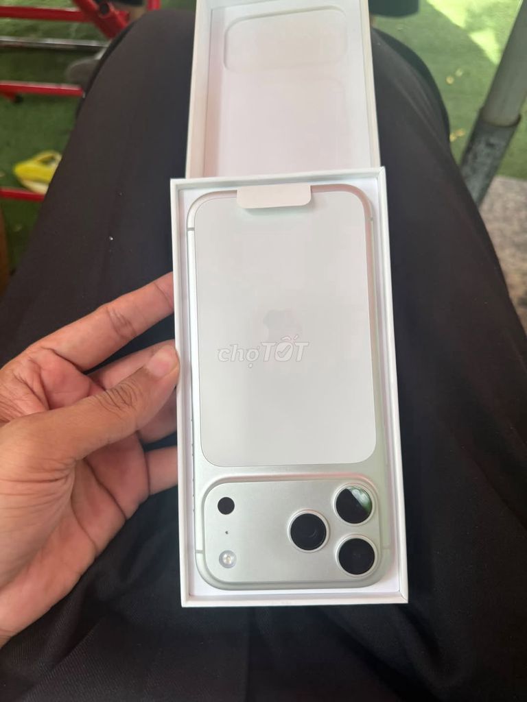 Apple iPhone 13 Pro Max Bạc Đã kích hoạt. Mua bán Điện thoại tại Quận Tân Phú Tp Hồ Chí Minh được đăng bởi Hội Đồ Điện Tử hình 1