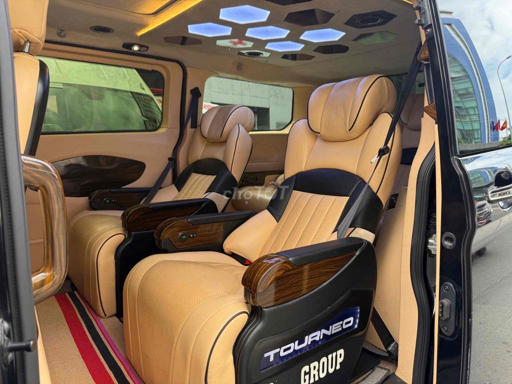 Tourneo Limousine Gói Độ Cao Cấp Xe Tại Hãng Ford. Mua bán Ô tô tại Quận Tân Bình Tp Hồ Chí Minh được đăng bởi FORD PHỔ QUANG XE CŨ hình 3