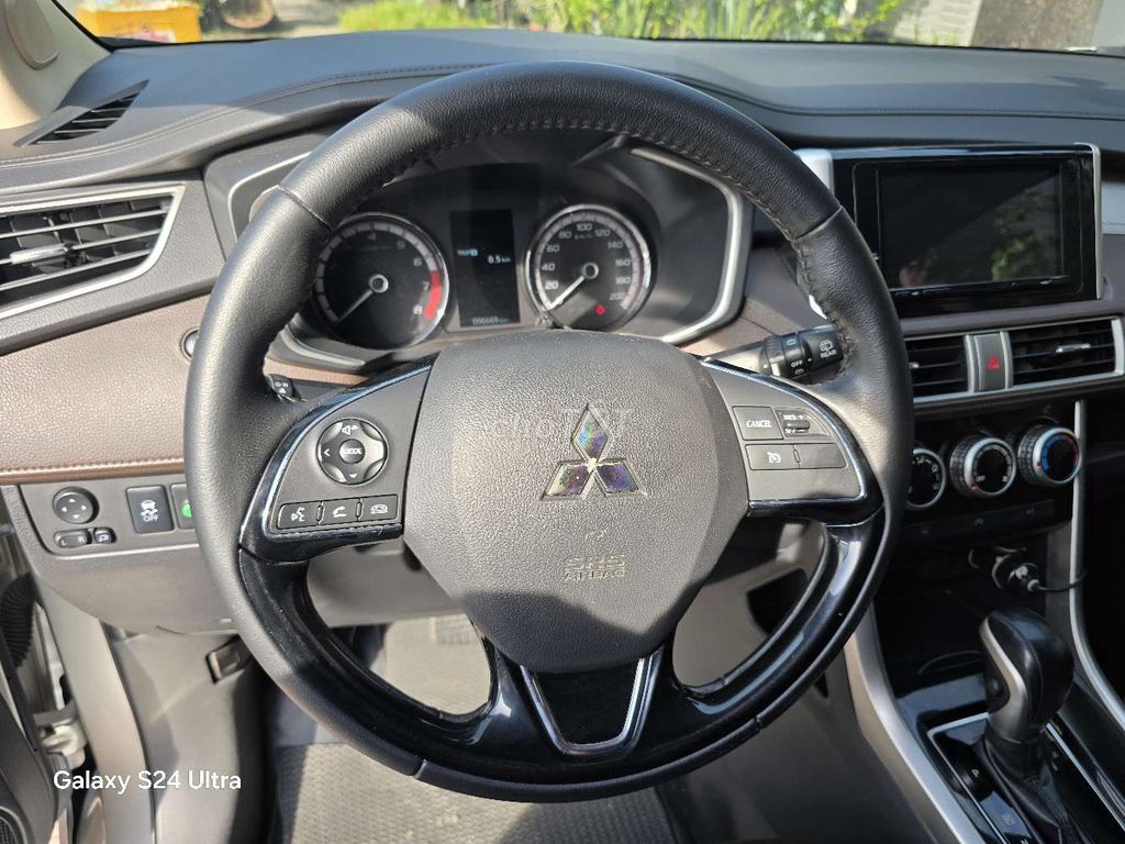 Mitsubishi Xpander Cross 2020 Bạc. Mua bán Ô tô tại Quận Bình Tân Tp Hồ Chí Minh được đăng bởi Trần quang thiện  hình 9