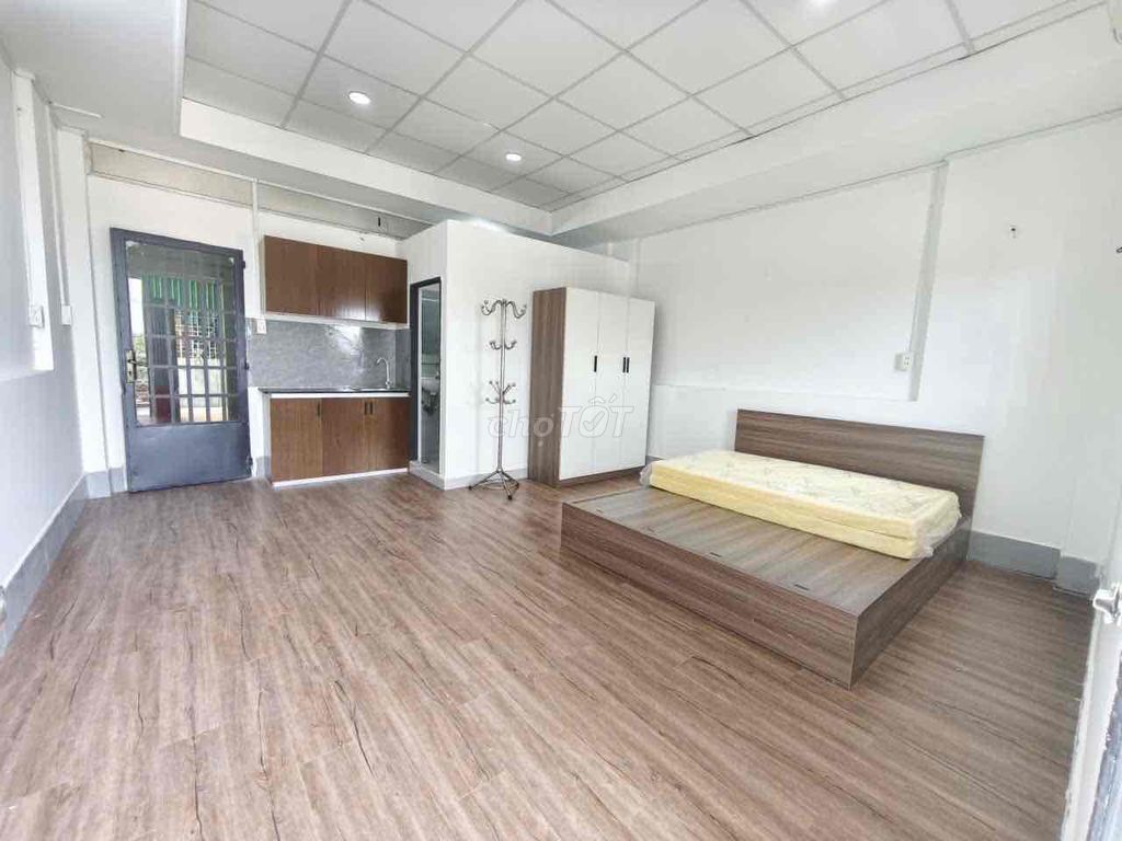 chính chủ cho thuê phòng 30m2 ban công rộng thoáng 4,5tr