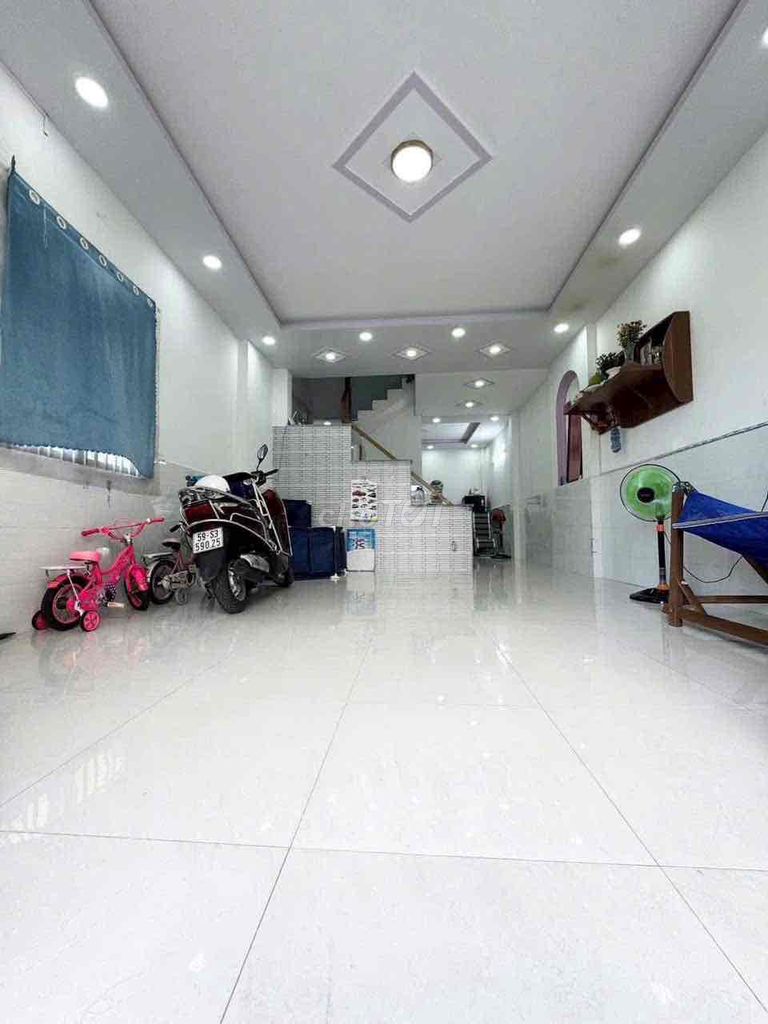 nhà đẹp ở ngay giáp tân phú