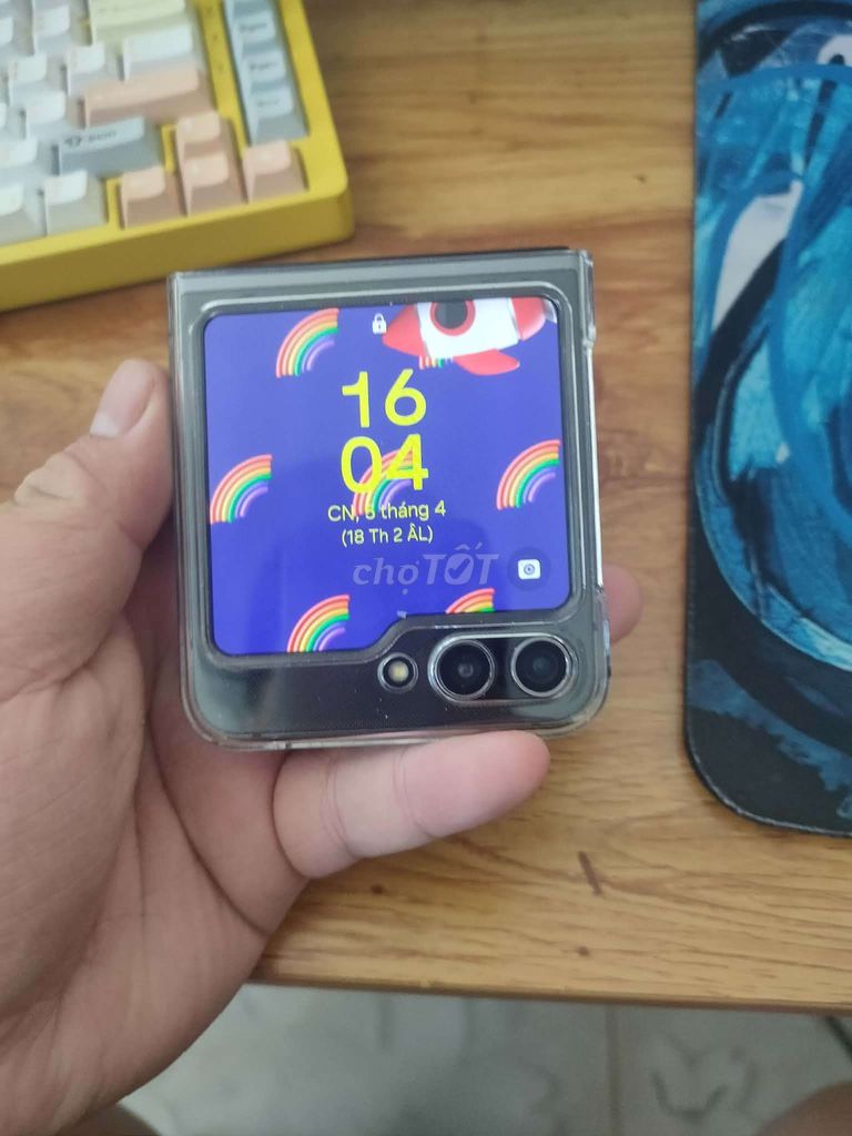 Samsung Z Flip 5 256GB Việt Nam. Mua bán Điện thoại tại Thành phố Thủ Đức Tp Hồ Chí Minh được đăng bởi Nguyễn Duy Anh Khoa hình 1