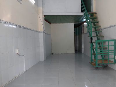 Cho thuê nhà nhỏ gác lửng mặt tiền ngã tư Nguyễn Trãi - Võ Thị Sáu