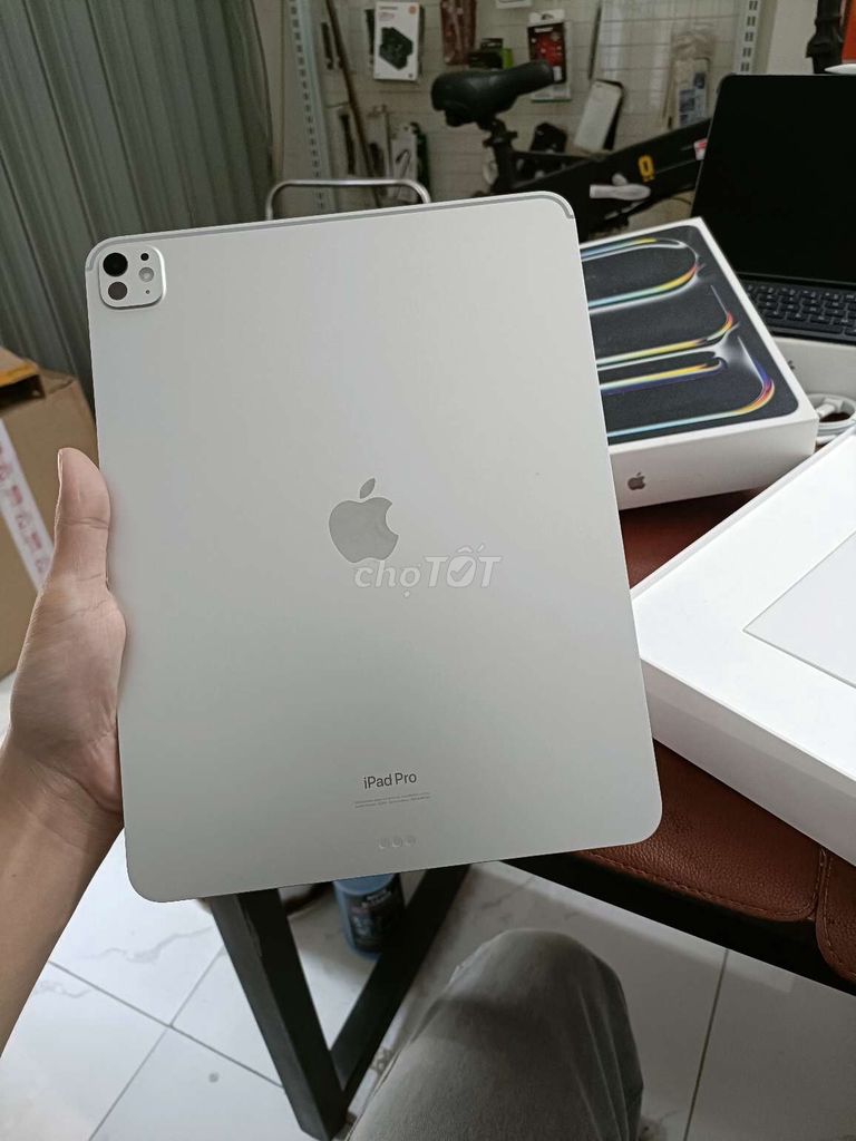 iPad Pro M4 13inch 256GB WIFI OPENBOX sạc vài lần . Mua bán Máy tính bảng tại Quận Thanh Khê Đà Nẵng được đăng bởi TT PHONE hình 1