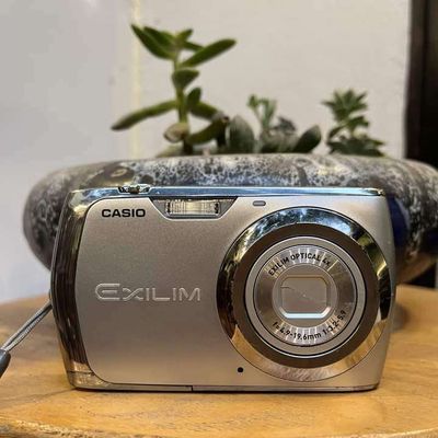 Máy ảnh kỹ thuật số Casio Z370