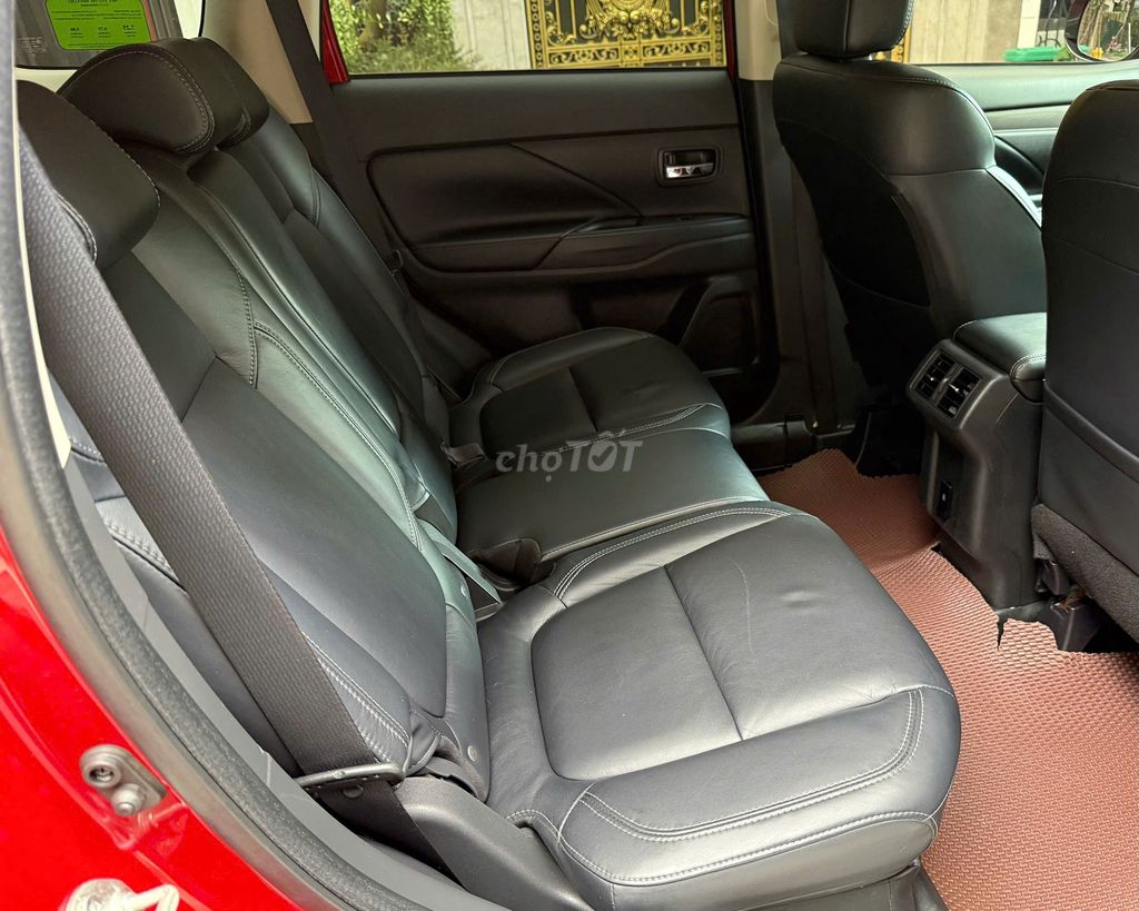 Mitsubishi Outlander 2.0 Premium 2021 Đỏ. Mua bán Ô tô tại Quận Long Biên Hà Nội được đăng bởi PHÚC LÂM  AUTO hình 5
