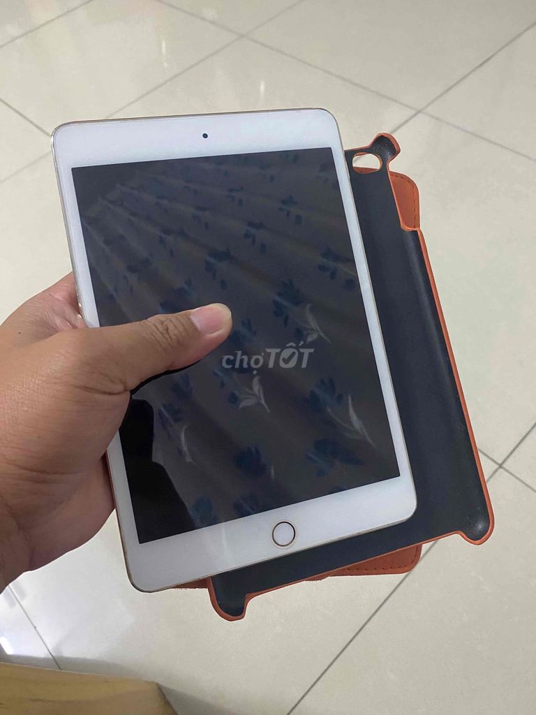 Apple iPad mini 4 16GB Vàng Hỏng màn hình. Mua bán Máy tính bảng tại Thành phố Biên Hòa Đồng Nai được đăng bởi Hoa Dinh hình 1
