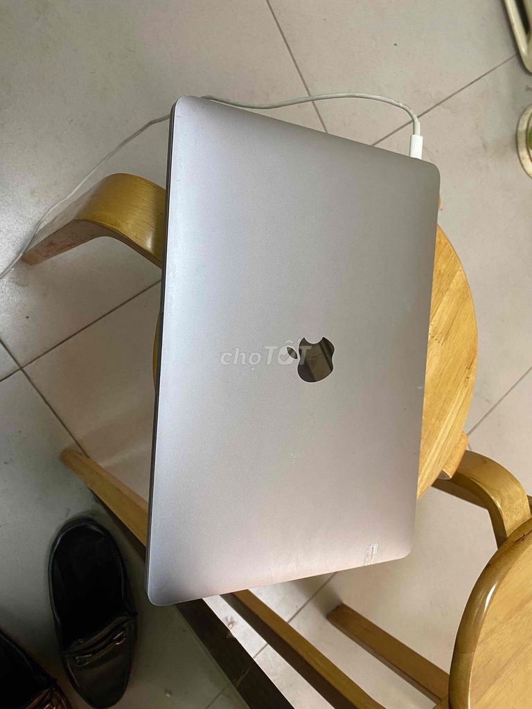 Macbook Pro 2016 i5 8GB/256GB màn 13 gray. Mua bán Laptop tại Quận Hoàng Mai Hà Nội được đăng bởi Mac98 hình 1