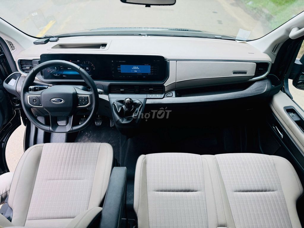 FORD TRANSIT PREMIUM 18C 2025. Mua bán Ô tô tại Quận 1 Tp Hồ Chí Minh được đăng bởi Ms Ly Bến Thành Ford hình 8