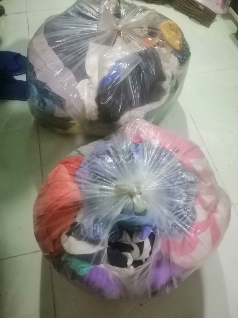 Cần tặng gấp quần áo và nồi điện .. Mua bán Quần áo tại Quận Bình Tân Tp Hồ Chí Minh được đăng bởi Xuân Thảo  hình 1