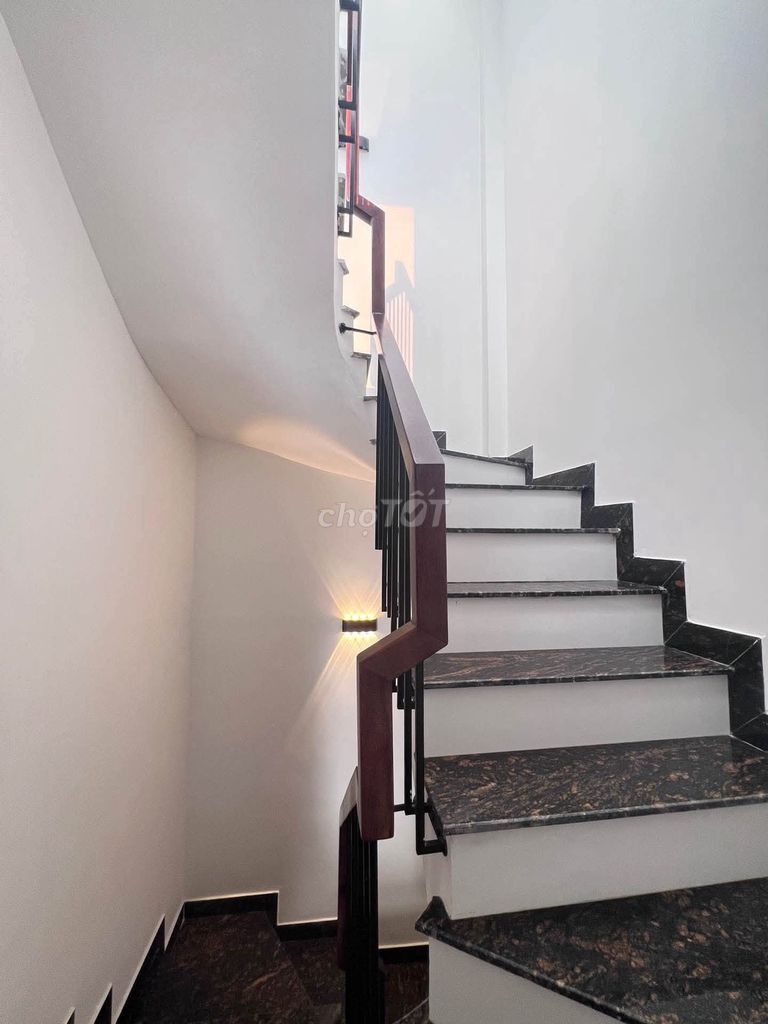 Bán nhà Ô Cách – Việt Hưng, nhà mới full nội thất
