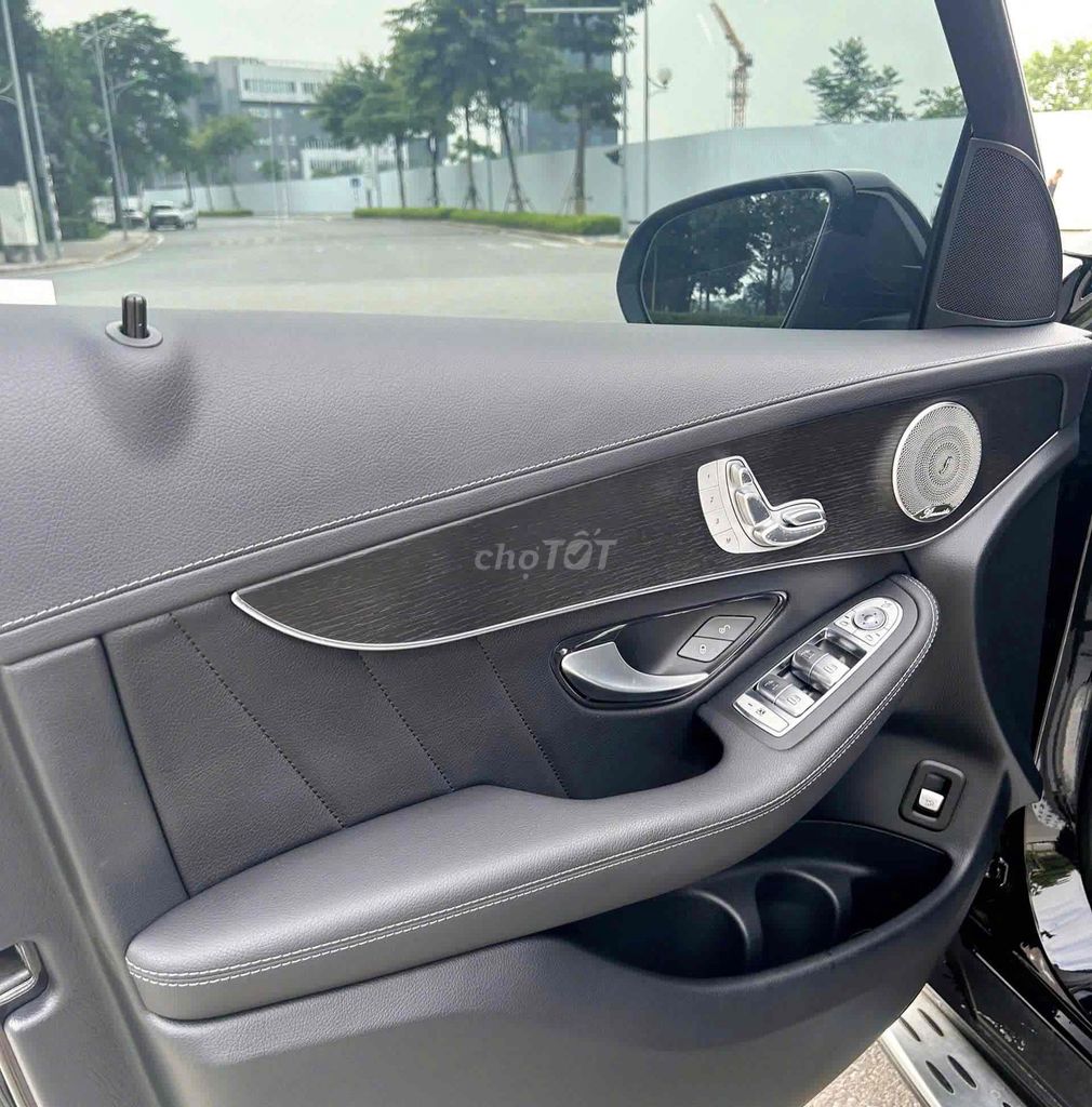 Mercedes GLC300 4Matic sx 2022 màu đen lướt đẹp. Mua bán Ô tô tại Quận Cầu Giấy Hà Nội được đăng bởi Cao Quý hình 11
