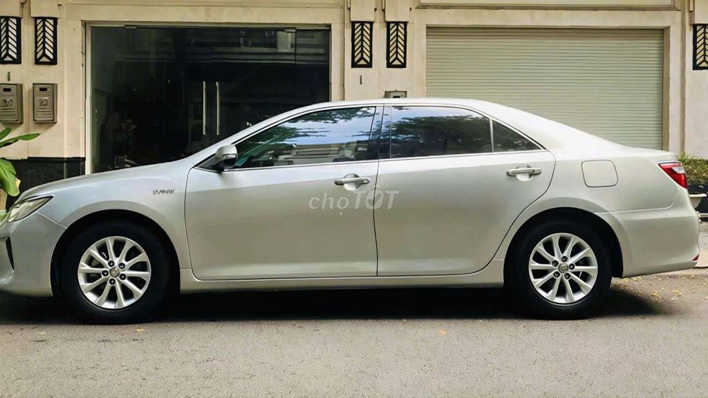 Toyota Camry 2.0E 2016 года от владельца