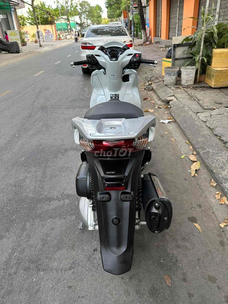 SH300i 2019 chữ T 1 chủ xe chuẩn nguyên rin. Mua bán Xe máy tại Quận Cái Răng Cần Thơ được đăng bởi Cửa Hàng Xe Máy Quang Sang hình 10