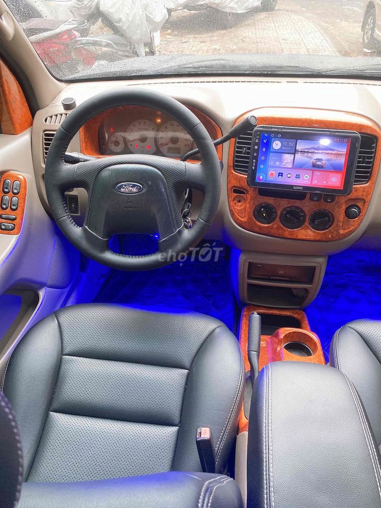 Ford Escape 2004 xe còn rất mới