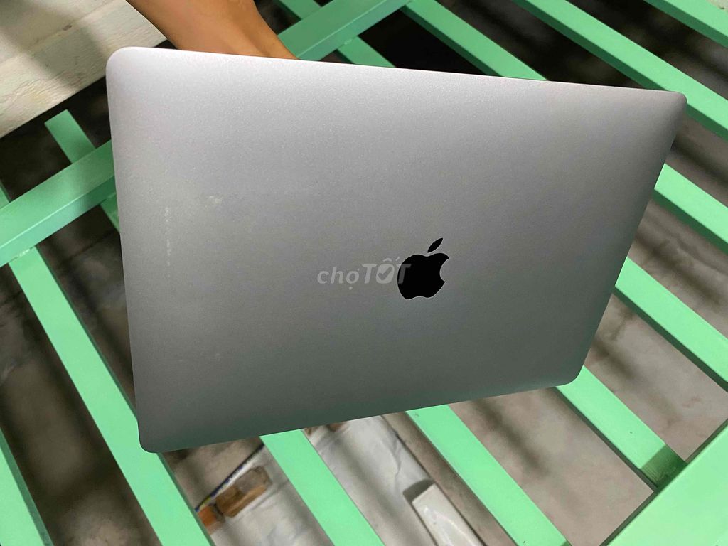 macbook pro 2020 tochbar i5 8g ssd 512 gray đẹp