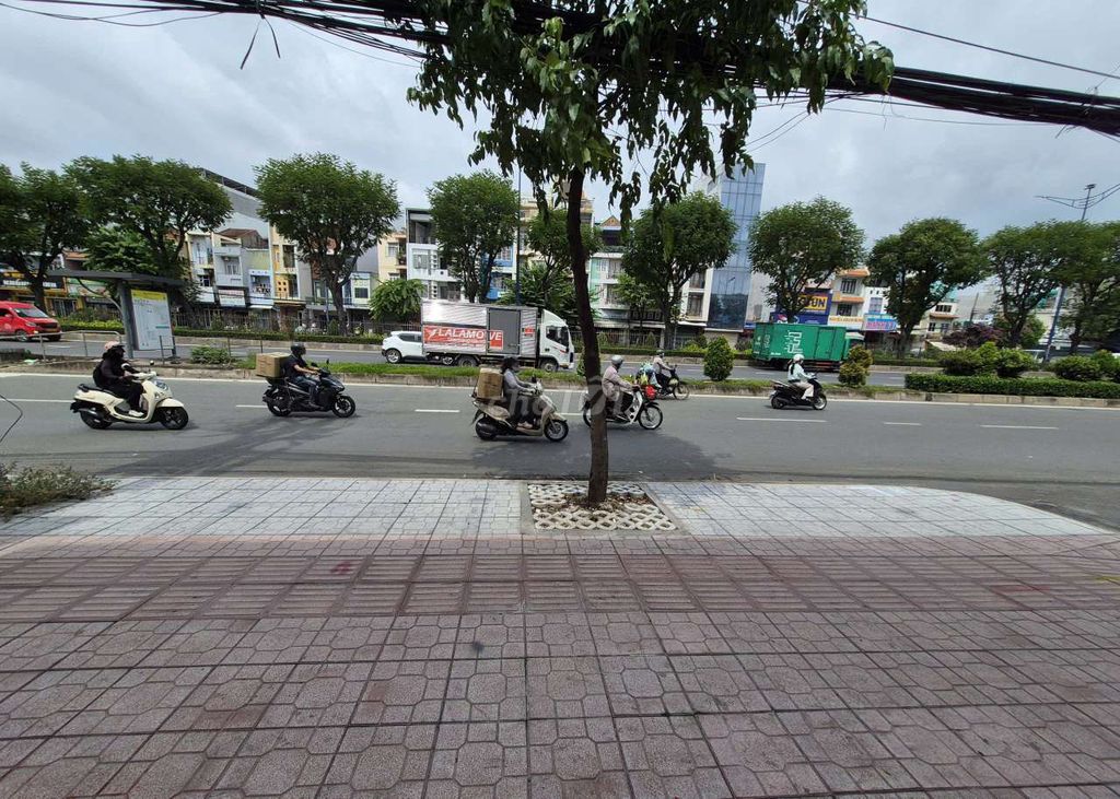 MB vỉa hè ngang 10m, cho thuê