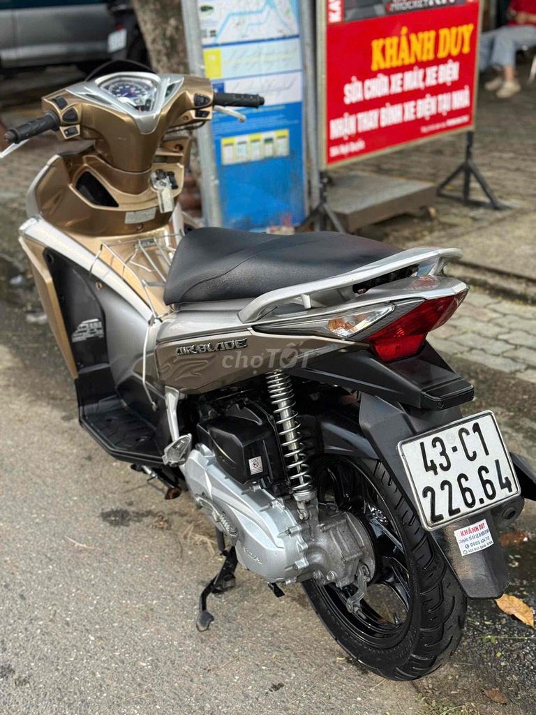 Honda Air Blade 3D 2012 Vàng đồng. Mua bán Xe máy tại Quận Sơn Trà Đà Nẵng được đăng bởi khánh duy bán xe trả góp hình 6