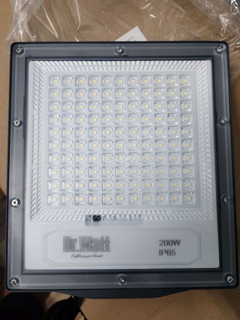 Đèn năng lượng mặt trời Dr.Watt 200W. Mua bán Đèn tại Quận Ninh Kiều Cần Thơ được đăng bởi Nguyễn Văn Bé Ba hình 1