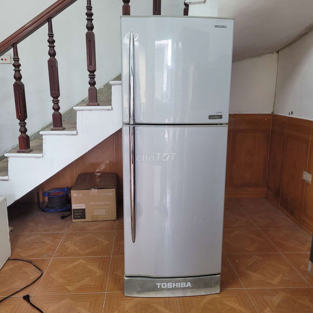 Tủ lạnh Toshiba 200l Xám. Mua bán Tủ lạnh tại Quận Hoàng Mai Hà Nội được đăng bởi Lê Khôi Vi hình 1