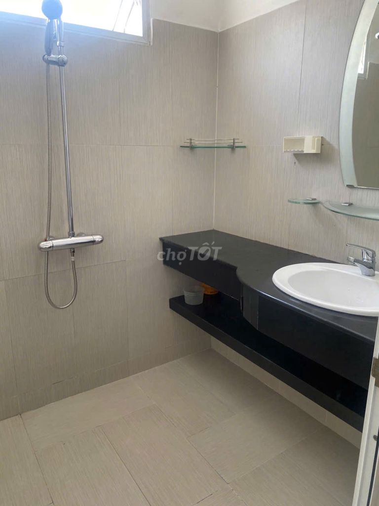Cho thuê phòng biệt thự Thảo Điền 25m2 đường Quốc Hương.