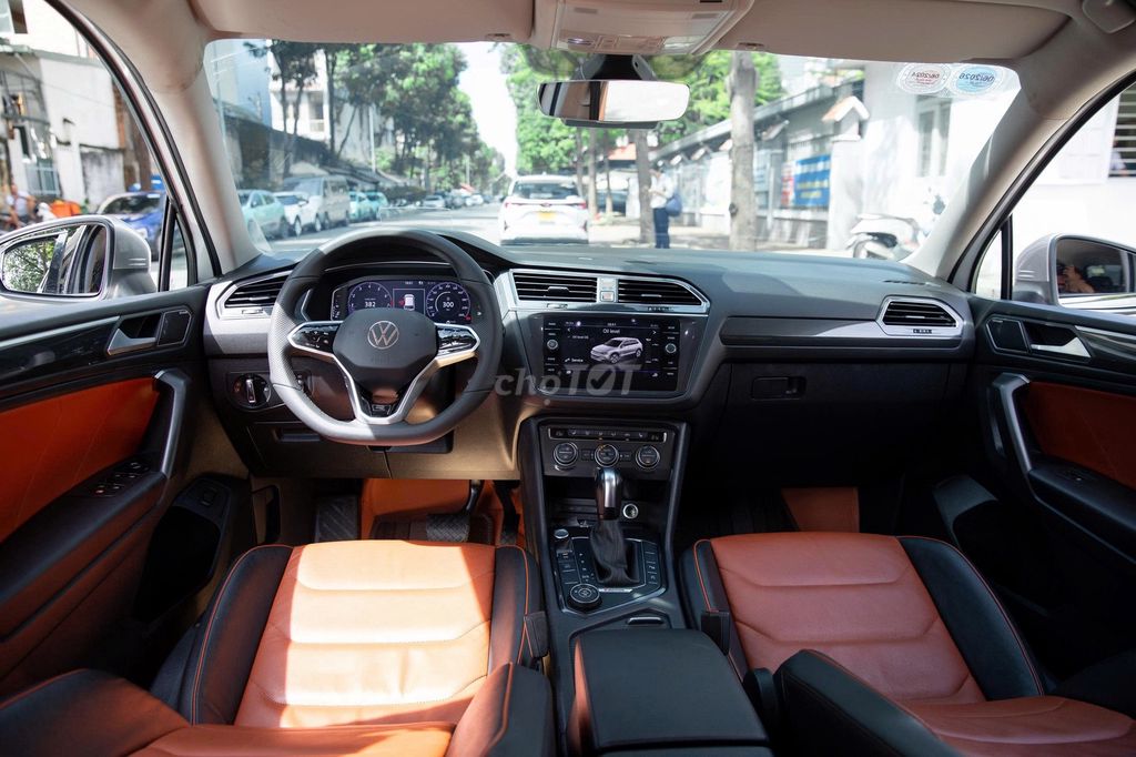 Volkswagen Tiguan LuxuryS - Xứng Tầm Trải Nghiệm. Mua bán Ô tô tại Quận Gò Vấp Tp Hồ Chí Minh được đăng bởi Mr Vương otosieuluot hình 9