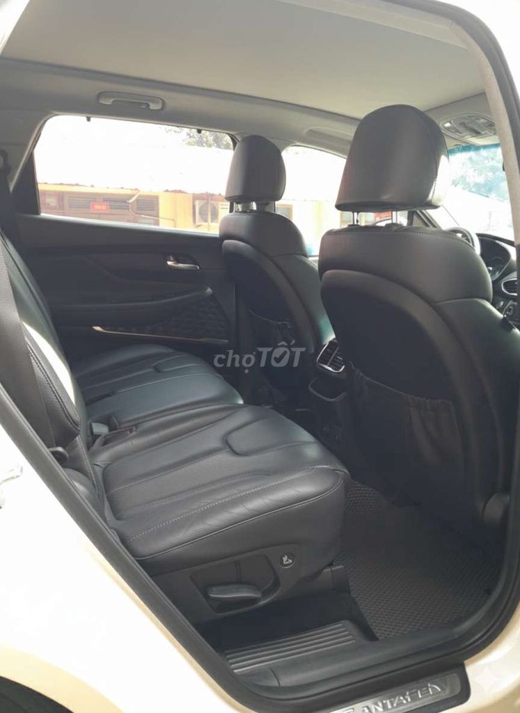 Santafe model 2019 máy xăng 2 cầu. Mua bán Ô tô tại Quận Tân Phú Tp Hồ Chí Minh được đăng bởi Đoàn Thiên Ân  hình 11
