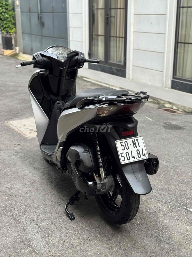 honda sh 125i màu bạc xe đẹp keng bstp 9 chủ. Mua bán Xe máy tại Quận Gò Vấp Tp Hồ Chí Minh được đăng bởi CHXM 86 chuyên bán xe trả góp hình 5